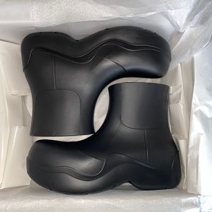 Bottega Veneta Puddle Boots (black)